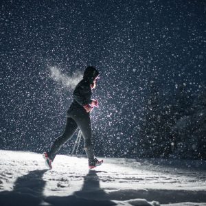 noc-bieganie-wieczor-snieg-zima